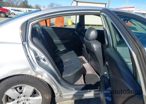 2002 Nissan Altima 2.5 Sl из США, поврежденный, VIN 1N4AL11D22C261768